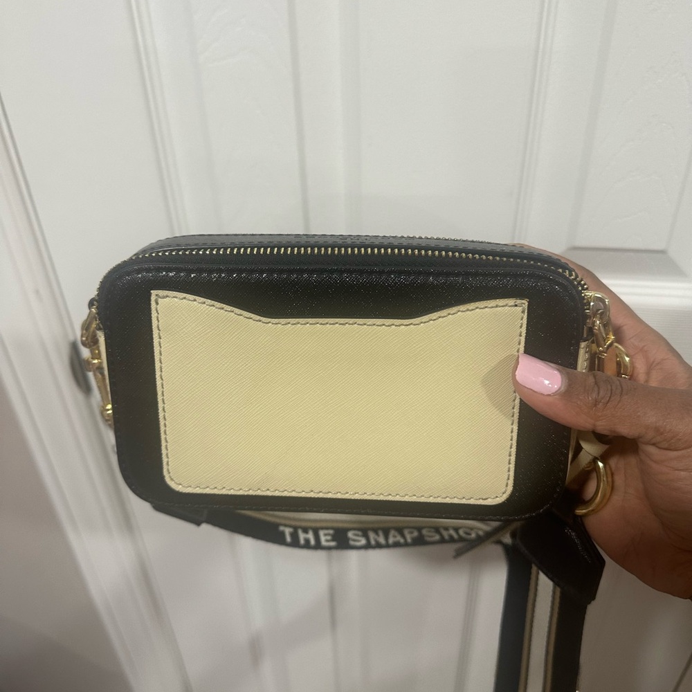 Marc Jacobs Ivory/Black Snapshot Crossbody with Gold Hardware - Picture 3 of 7